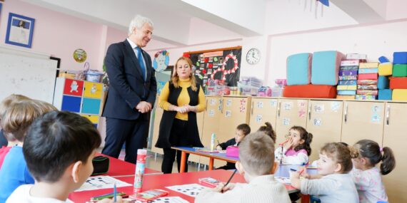 Başkan Güney’den öğrencilere yerli malı haftası hediyesi