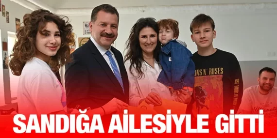 Başkan Yılmaz, oyunu ailesi ile birlikte kullandı