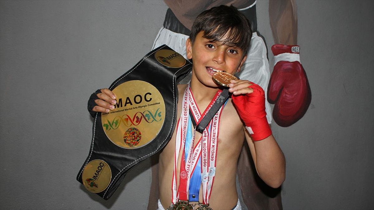 9-yasinda-dunya-sampiyonu-olan-minik-kick-bokscu-yeni-hedefleri-icin-ter-dokuyor-34gBzGGZ.jpg