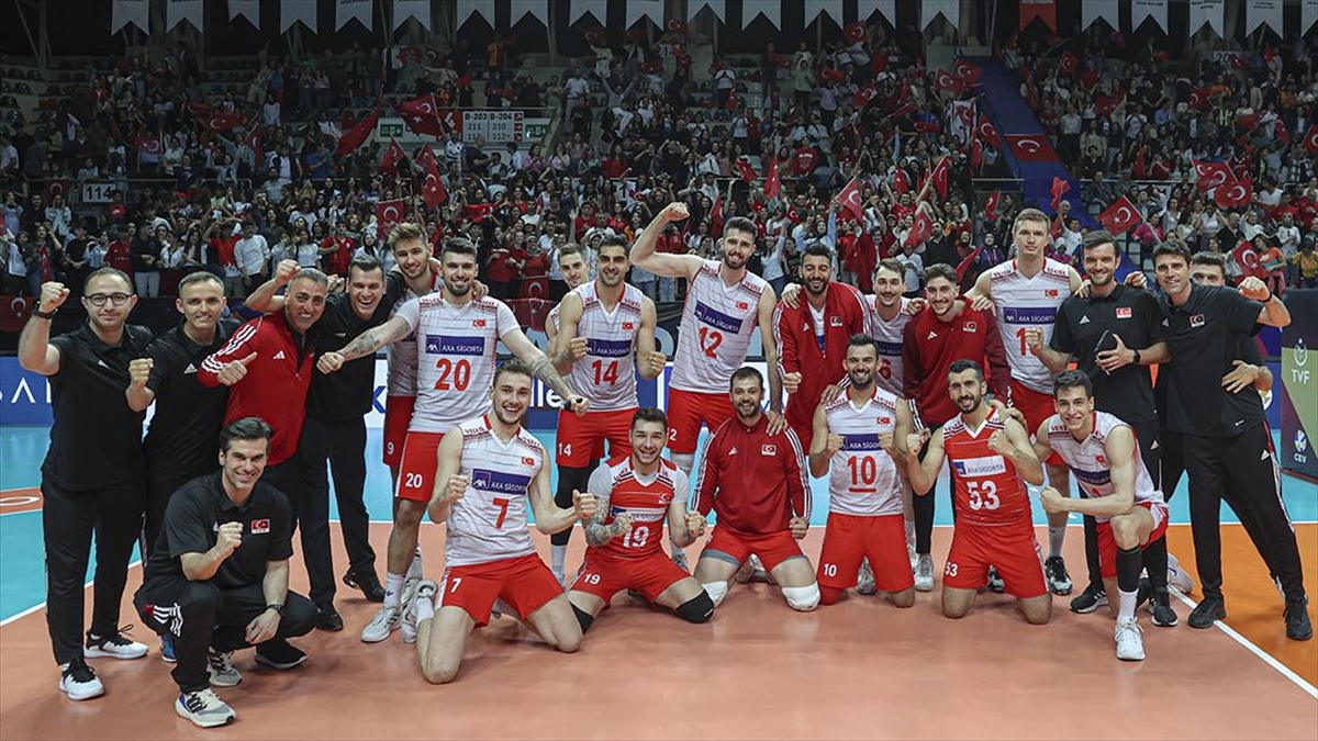 a-milli-erkek-voleybol-takimiportekizi-3-1-yenerek-adini-dortlu-finale-yazdirdi-qkCHw5Yl.jpg