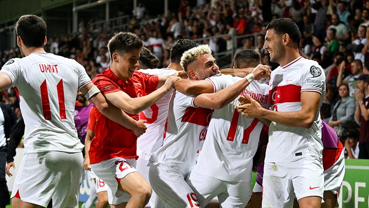 a-milli-futbol-takimi-galler-ile-liderlik-mucadelesinde-IlsNQd9O.jpg