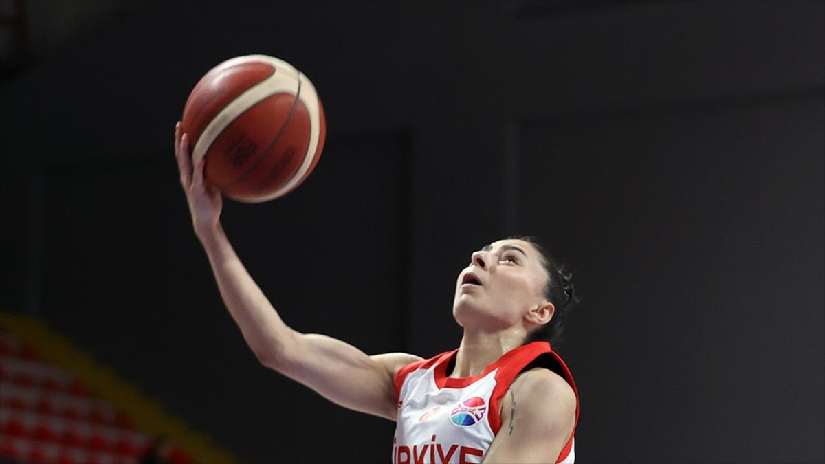 a-milli-kadin-basketbol-takimi-macaristani-69-68-maglup-etti-9W5pBbvf.jpg
