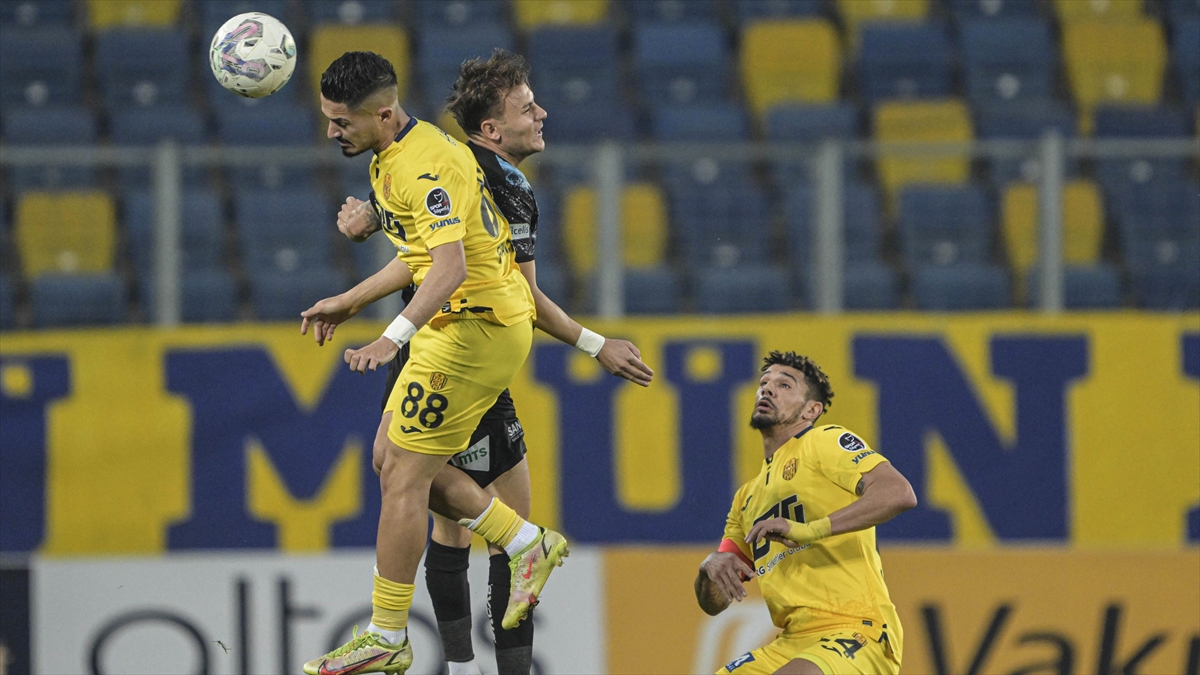 adana-demirspor-mke-ankaragucunu-deplasmanda-maglup-etti-GlulukOr.jpg