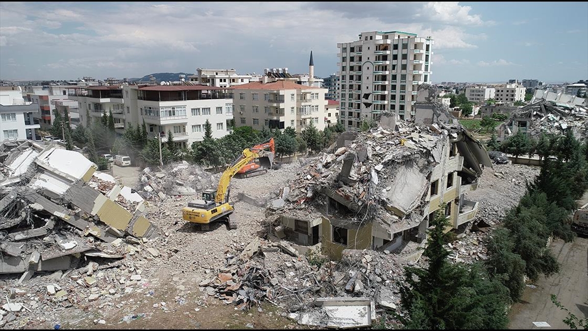 adiyamanda-agir-hasarli-binalarin-yikimi-suruyor-bvVxlpDq.jpg
