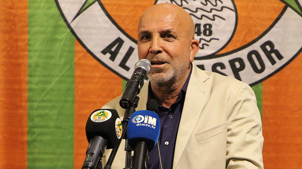 alanyaspor-kulubunun-olaganustu-genel-kurulunda-cavusoglu-baskanliga-yeniden-secildi-Hms2B8O1.jpg