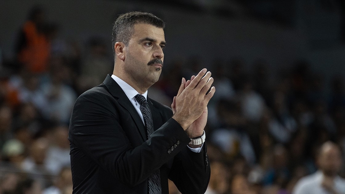 anadolu-efes-basketbol-takiminin-basantrenoru-erdem-can-oldu-rMd3YpNQ.jpg