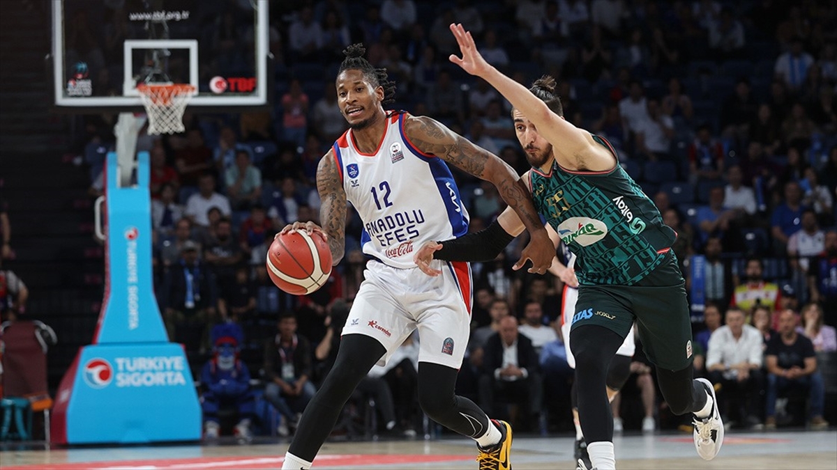 anadolu-efes-play-off-finali-ikinci-macinda-pinar-karsiyakayi-konuk-edecek-UmYTUv4G.jpg