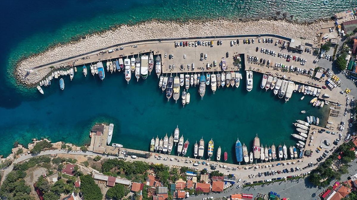 antalya-mavi-bayrakli-plajlariyla-turizmde-fark-yaratiyor-iFctYR1i.jpg