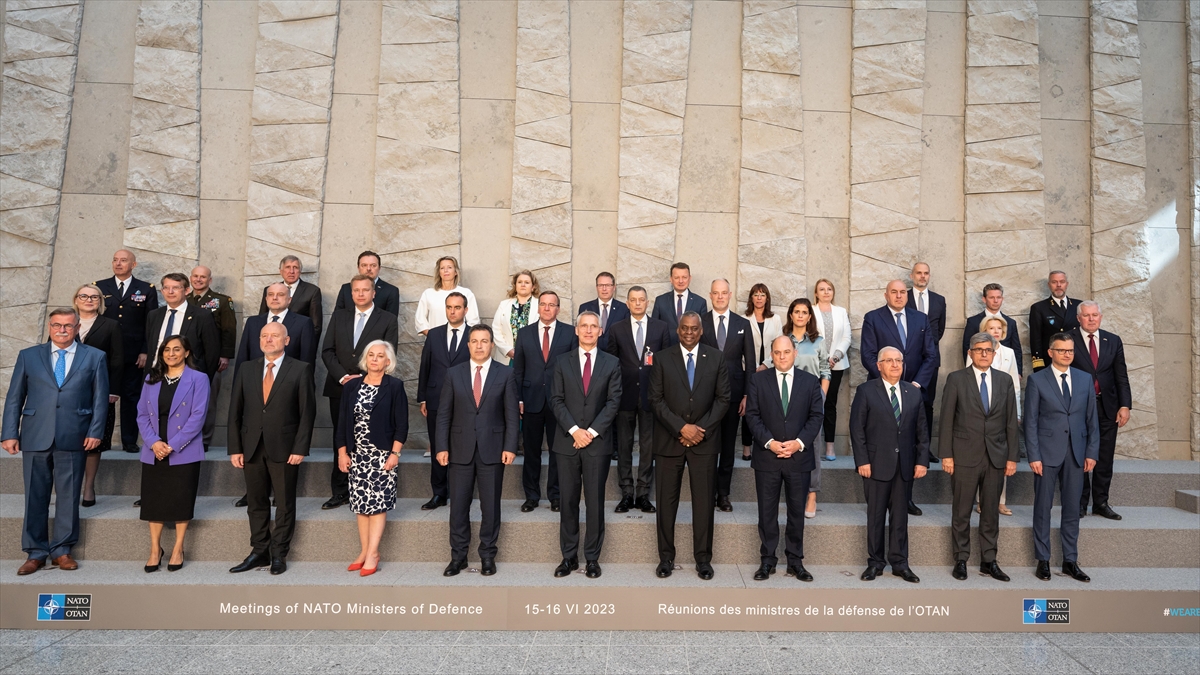 bakan-guler-nato-savunma-bakanlari-toplantisinin-ikinci-gun-oturumlarina-katildi-7CIxxPVp.jpg