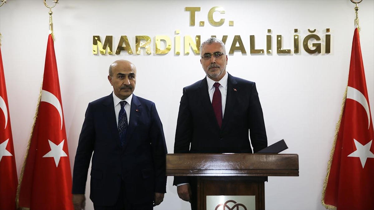 bakan-isikhan-istikbalimizi-daha-guzel-gunlere-bayragimizi-daha-yuksege-birlikte-tasiyacagiz-XG1EILle.jpg