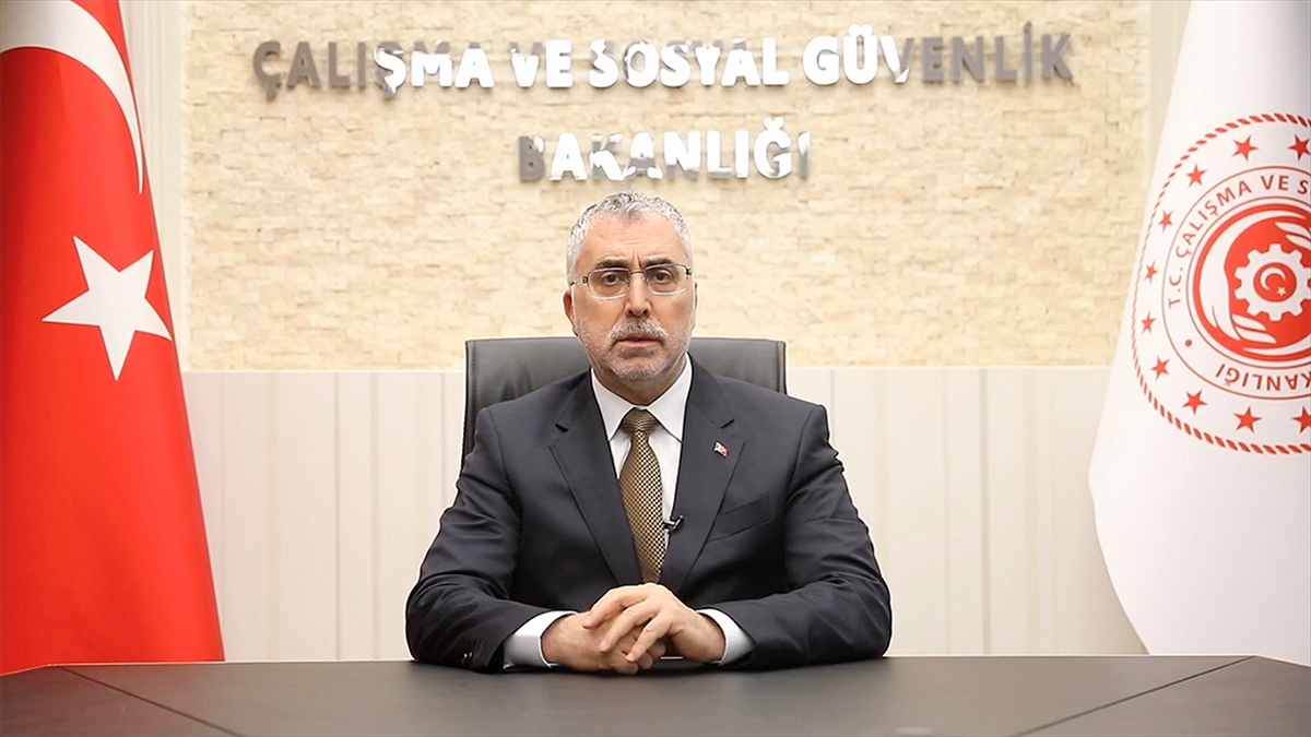 bakan-isikhan-karadeniz-tahil-koridoru-sayesinde-kuresel-gida-tedarik-zincirlerinde-kesinti-yasanmasinin-onune-gecildi-GOlAUKE4.jpg