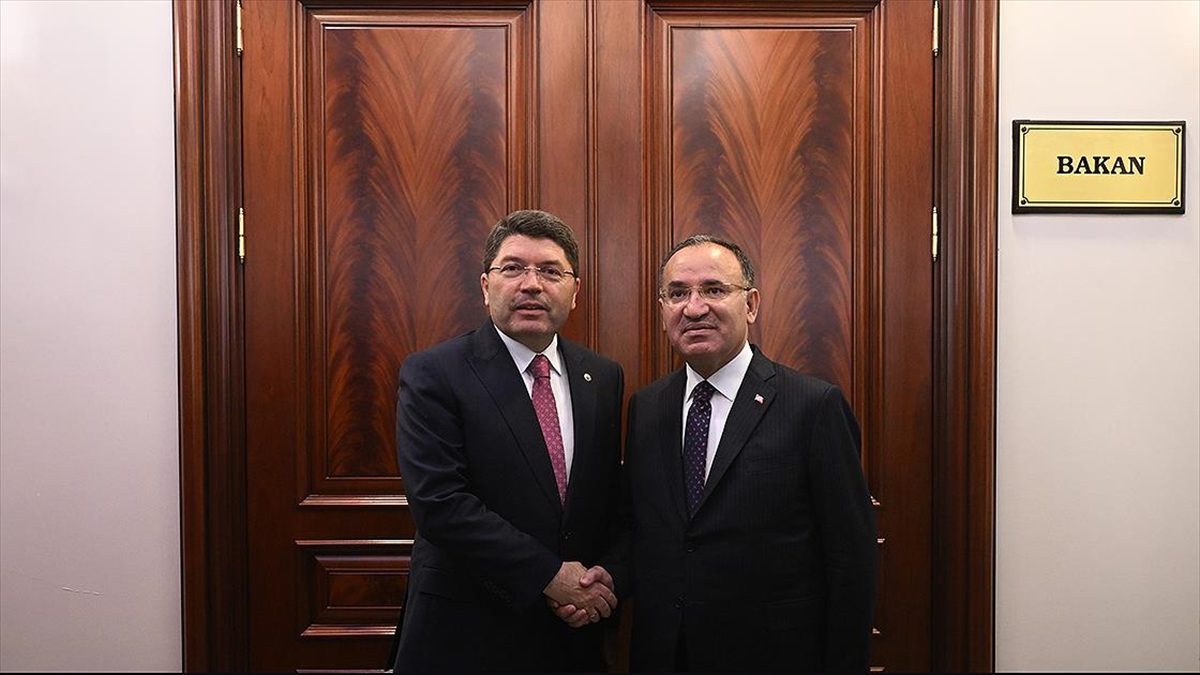bakan-tunc-demokratik-sivil-anayasayla-ilgili-bir-uzlasmanin-saglanmasi-en-buyuk-temennimizdir-e4S2MuME.jpg
