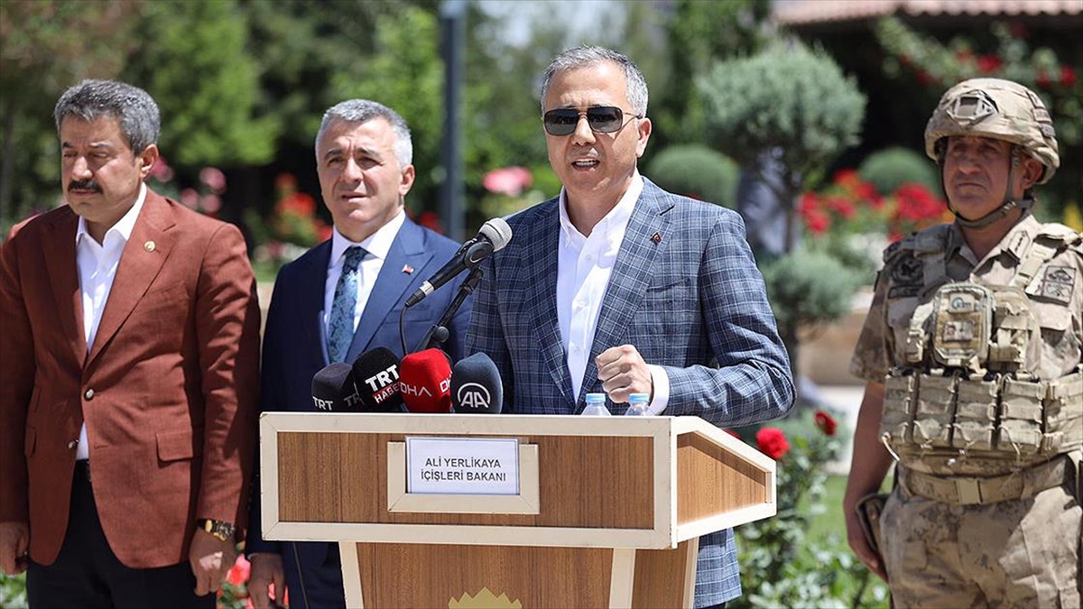 bakan-yerlikaya-terorle-mucadelemizde-katettigimiz-yol-hamdolsun-teroru-bitirme-noktasina-getirdi-n7WvVxNH.jpg