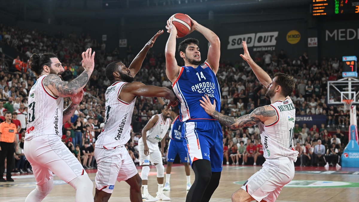 basketbol-super-liginde-anadolu-efes-16-sampiyonlugunu-elde-etti-cM1a6h7A.jpg