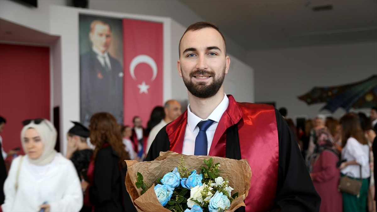 bati-trakyali-genc-tip-fakultesinden-birincilikle-mezun-oldu-aqwVfKOa.jpg