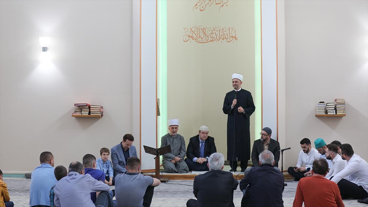 bosna-hersekli-muslumanlar-hacca-ikrar-duasiyla-ugurlaniyor-XsWT4HzB.jpg