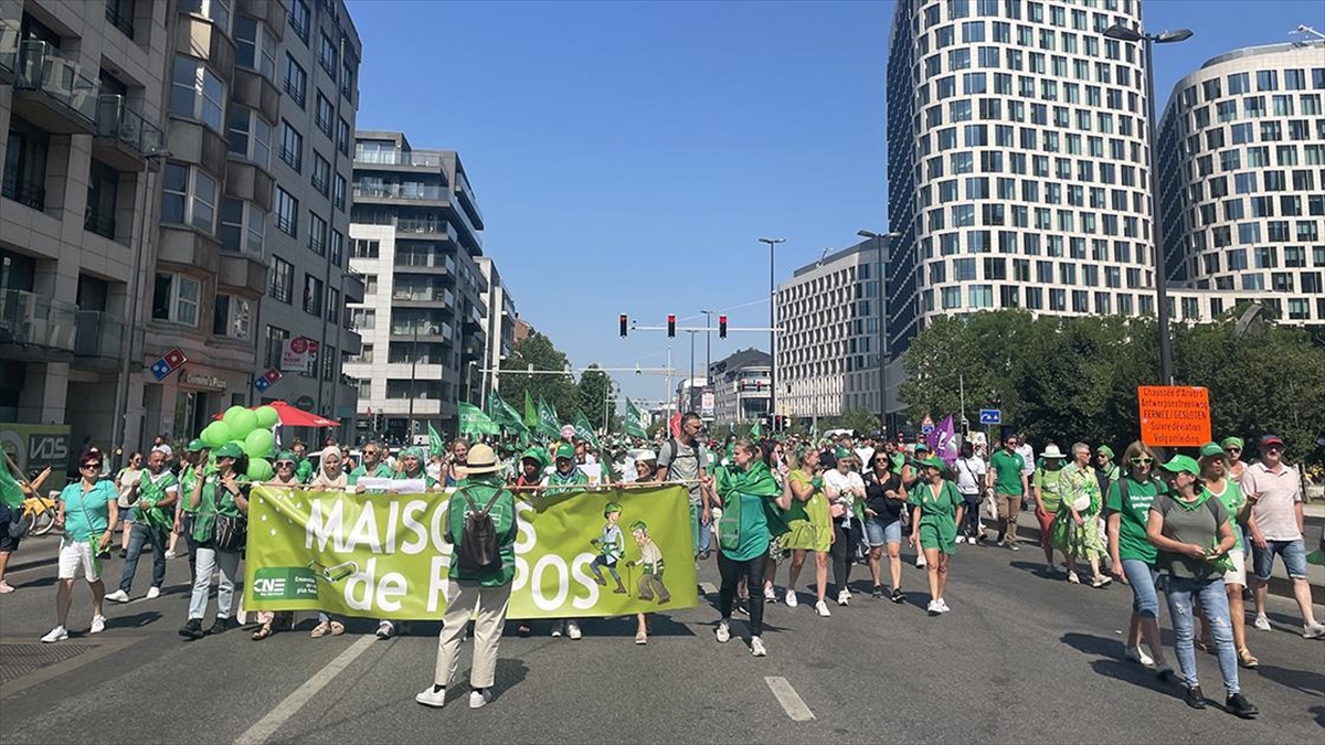 brukselde-saglik-sektoru-calisanlarindan-protesto-Fc2QOfmj.jpg