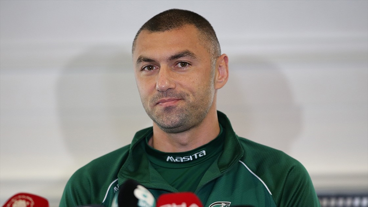 burak-yilmaz-futbolu-birakti-69pK9VZT.jpg