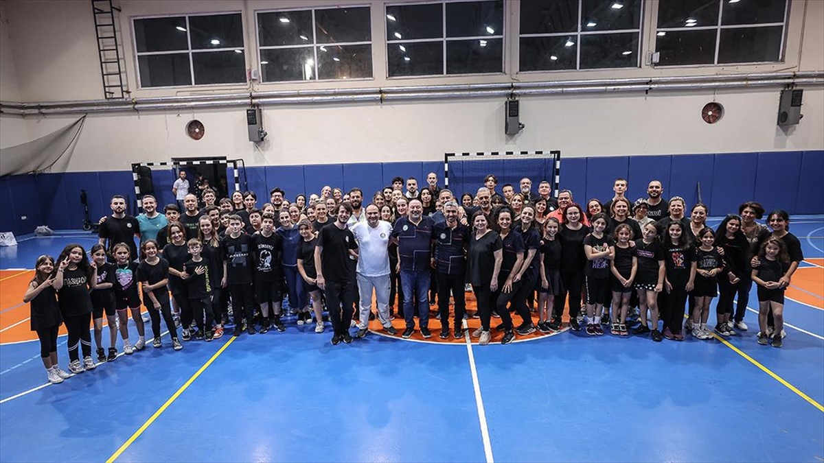 bursali-sanatcilar-cumhuriyetin-100-yilina-ozel-mars-besteledi-QGqj1mHr.jpg
