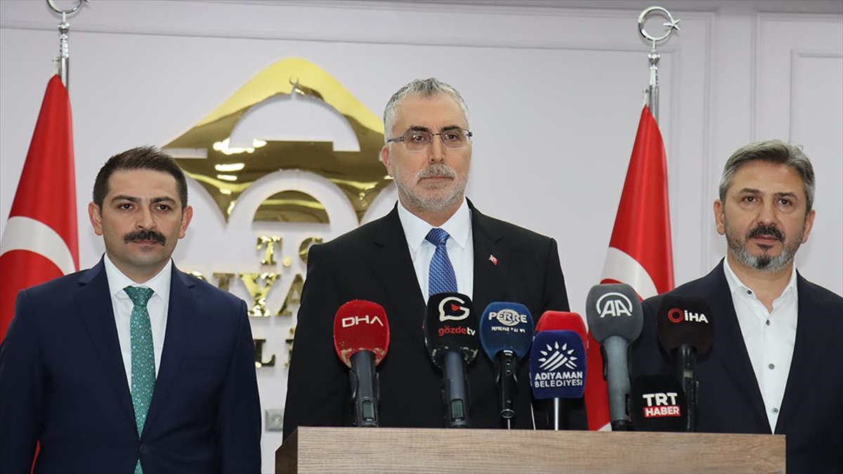 calisma-ve-sosyal-guvenlik-bakani-isikhan-deprem-bolgesinde-13-bin-319-is-yerinin-yapilmasi-hedefleniyor-aDicmK56.jpg