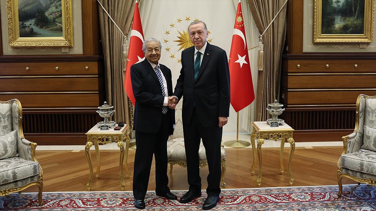 cumhurbaskani-erdogan-eski-malezya-basbakani-muhammedi-kabul-etti-ggFPECDu.jpg