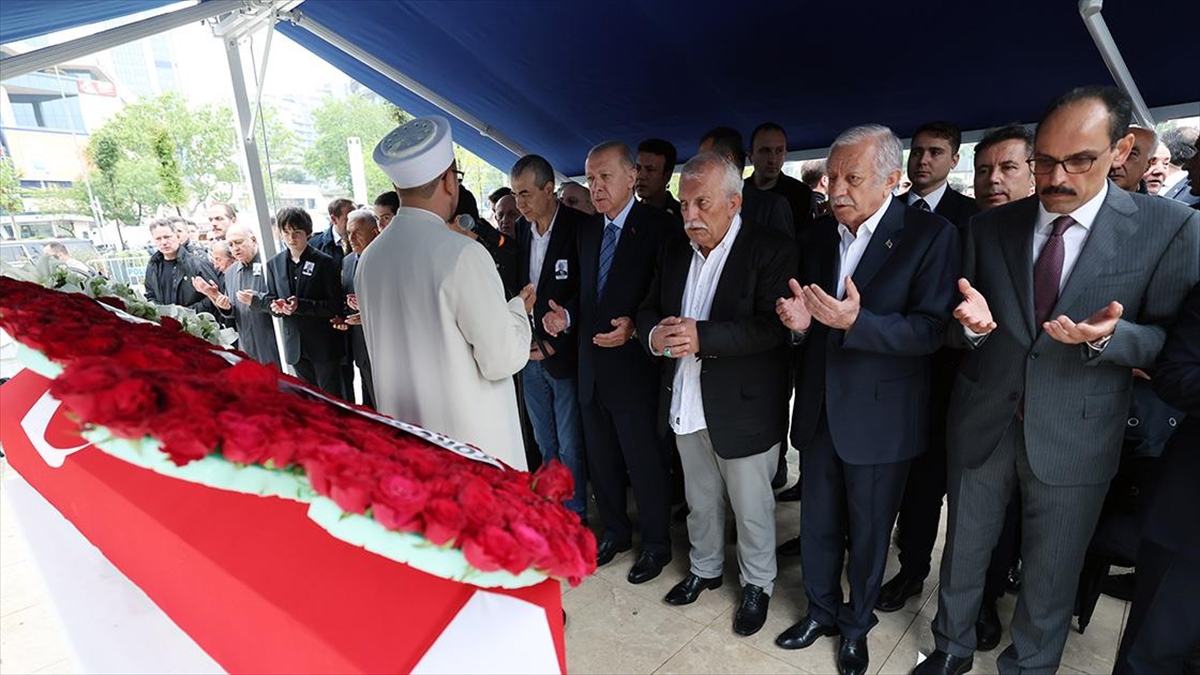 cumhurbaskani-erdogan-gazeteci-yazar-mehmet-barlasin-cenaze-torenine-katildi-XTke25JP.jpg