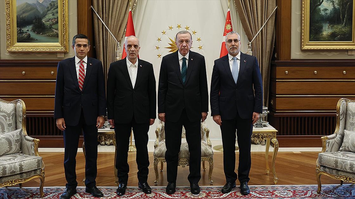 cumhurbaskani-erdogan-isci-ve-isveren-temsilcilerini-kabul-etti-9TZWHc3c.jpg
