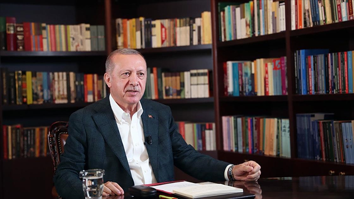 cumhurbaskani-erdogan-omrunu-ailesine-adayan-tum-babalarin-babalar-gununu-tebrik-ediyorum-MplGFMXv.jpg