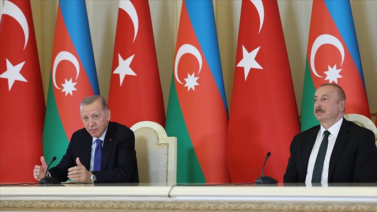 cumhurbaskani-erdogan-zengezur-konusunu-halletmemiz-turkiye-azerbaycan-iliskilerinin-guclenmesine-vesile-olacak-4OWHiXyq.jpg