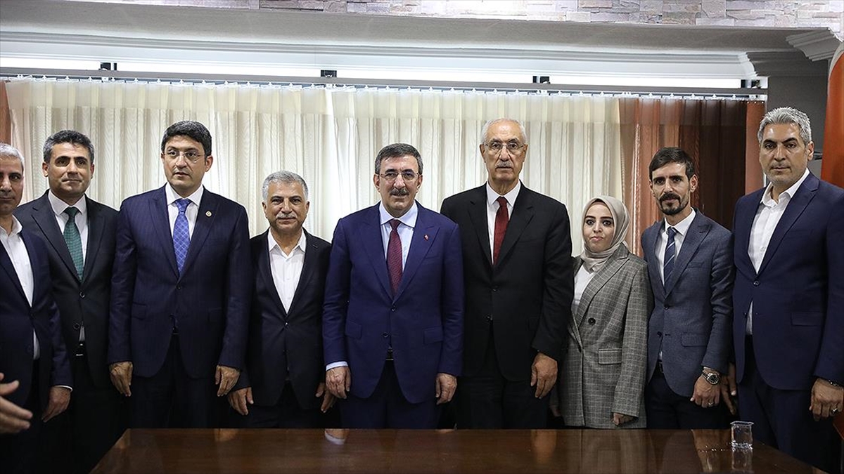 cumhurbaskani-yardimcisi-cevdet-yilmaz-ekonomi-birinci-onceligimiz-olacak-A1Ql41cn.jpg