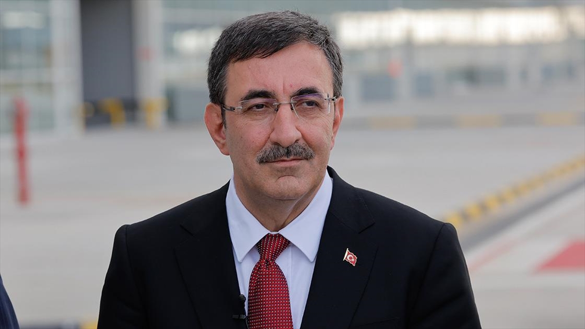 cumhurbaskani-yardimcisi-yilmaz-ercan-havalimani-yeni-terminal-binasi-ve-pistini-20-temmuza-kadar-yetistirecegiz-6pFc7c1I.jpg