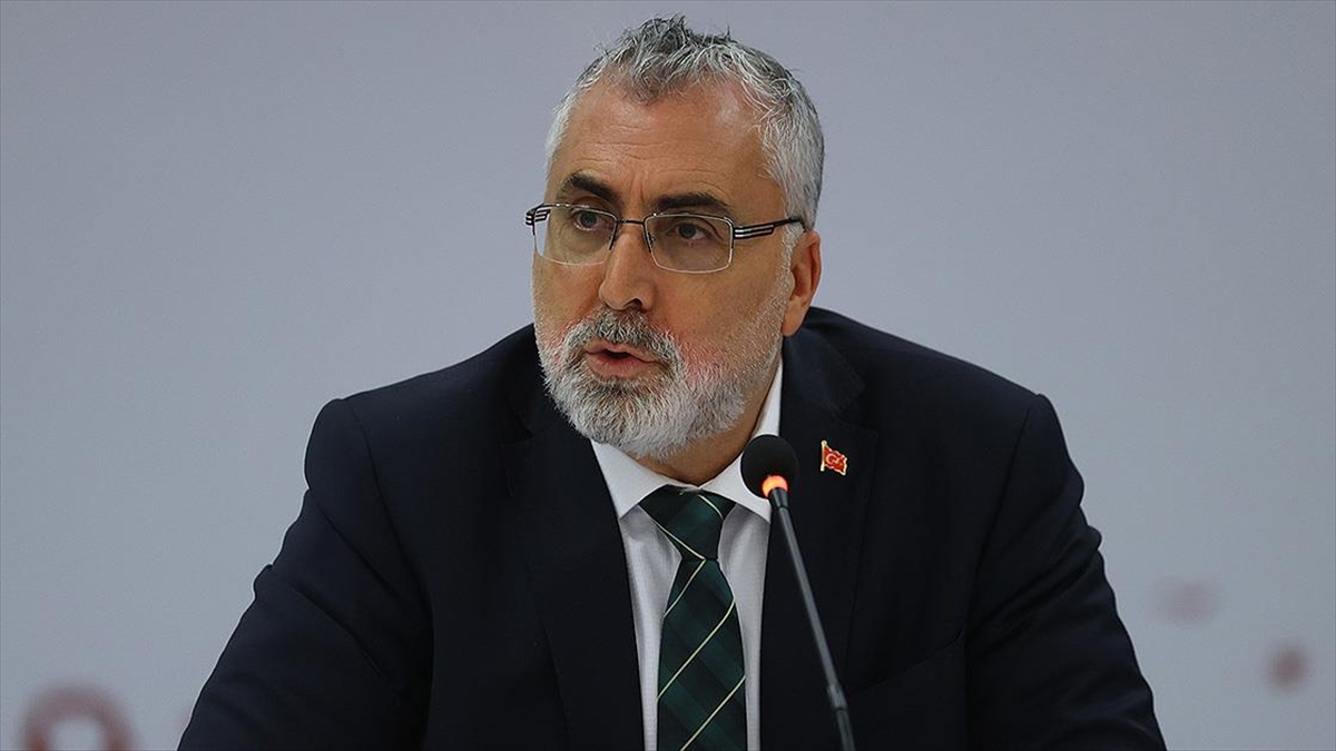 cumhurbaskanligi-kabinesinin-yeni-calisma-ve-sosyal-guvenlik-bakani-vedat-isikhan-oldu-Mp4kulGi.jpg