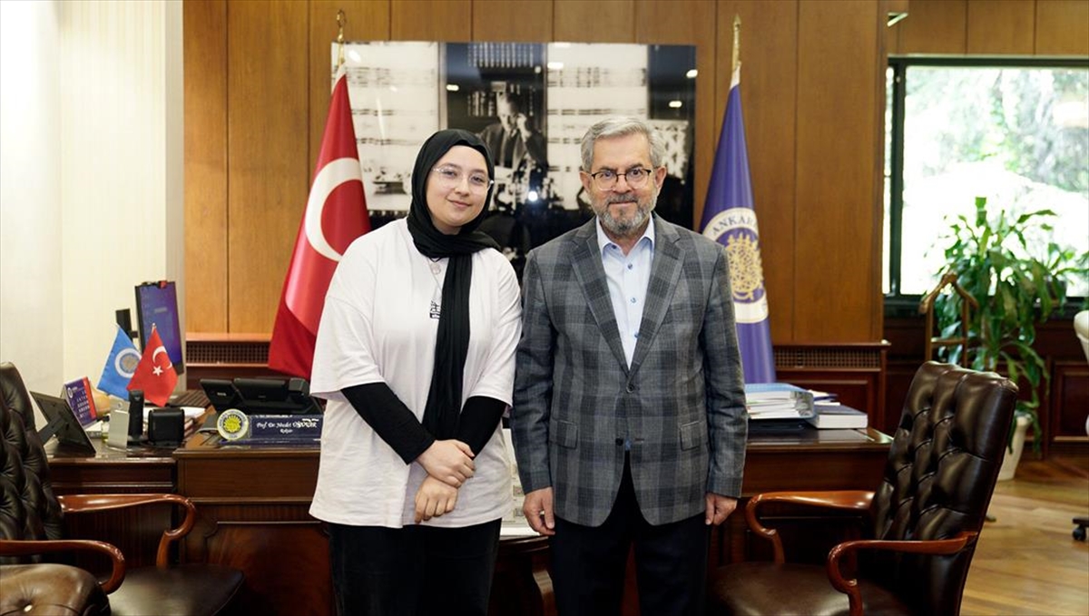 depremin-sembol-ismi-aleynadan-ankara-universitesi-rektoru-unuvara-veda-ziyareti-4PRNkEJO.jpg