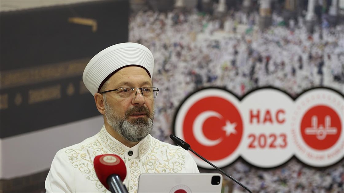 diyanet-isleri-baskani-erbas-4-bin-100-kisilik-bir-ekiple-mekkede-ve-medinede-hacilarimiza-hizmet-ediyoruz-JiL6tW9K.jpg