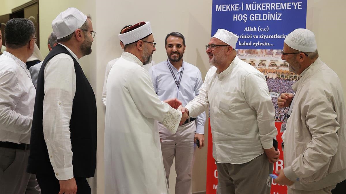 diyanet-isleri-baskani-erbas-mekkedeki-hac-hizmetlerini-yerinde-inceledi-YLQYRZHx.jpg