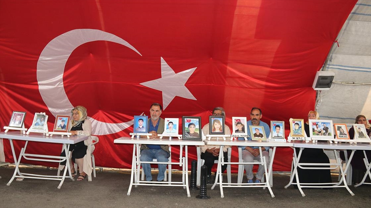 diyarbakir-annelerinin-evlat-nobeti-kararlilikla-suruyor-weLlJDyn.jpg