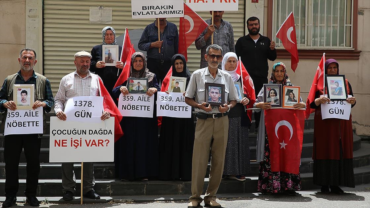 diyarbakir-annelerinin-evlat-nobetine-bir-aile-daha-katildi-Iprw2iKc.jpg