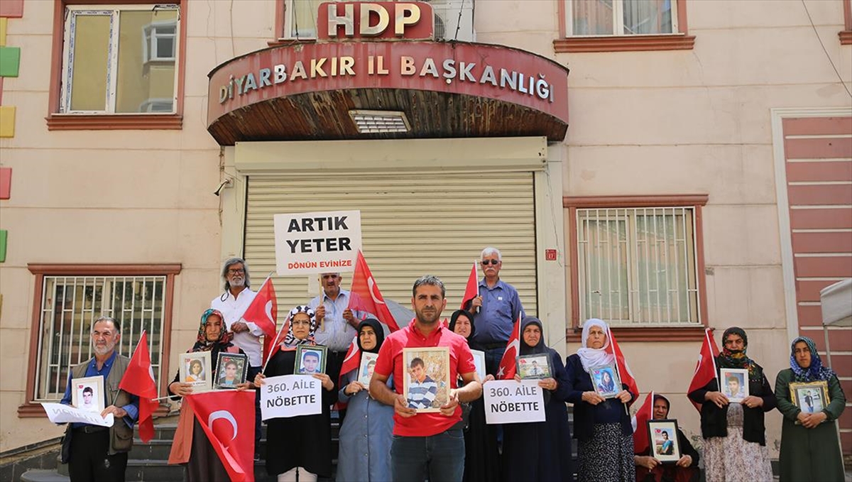 diyarbakirda-annelerin-baslattigi-evlat-nobetine-bir-aile-daha-destek-verdi-4jHAB6W2.jpg
