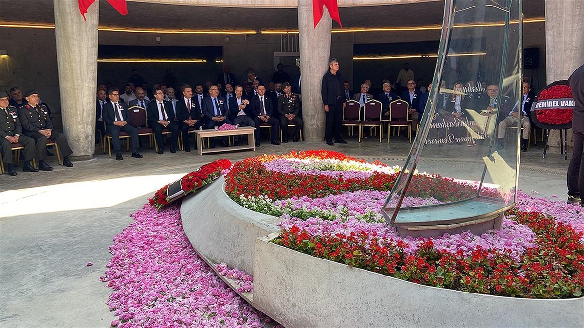 dokuzuncu-cumhurbaskani-suleyman-demirel-mezari-basinda-anildi-SN9RkDOT.jpg
