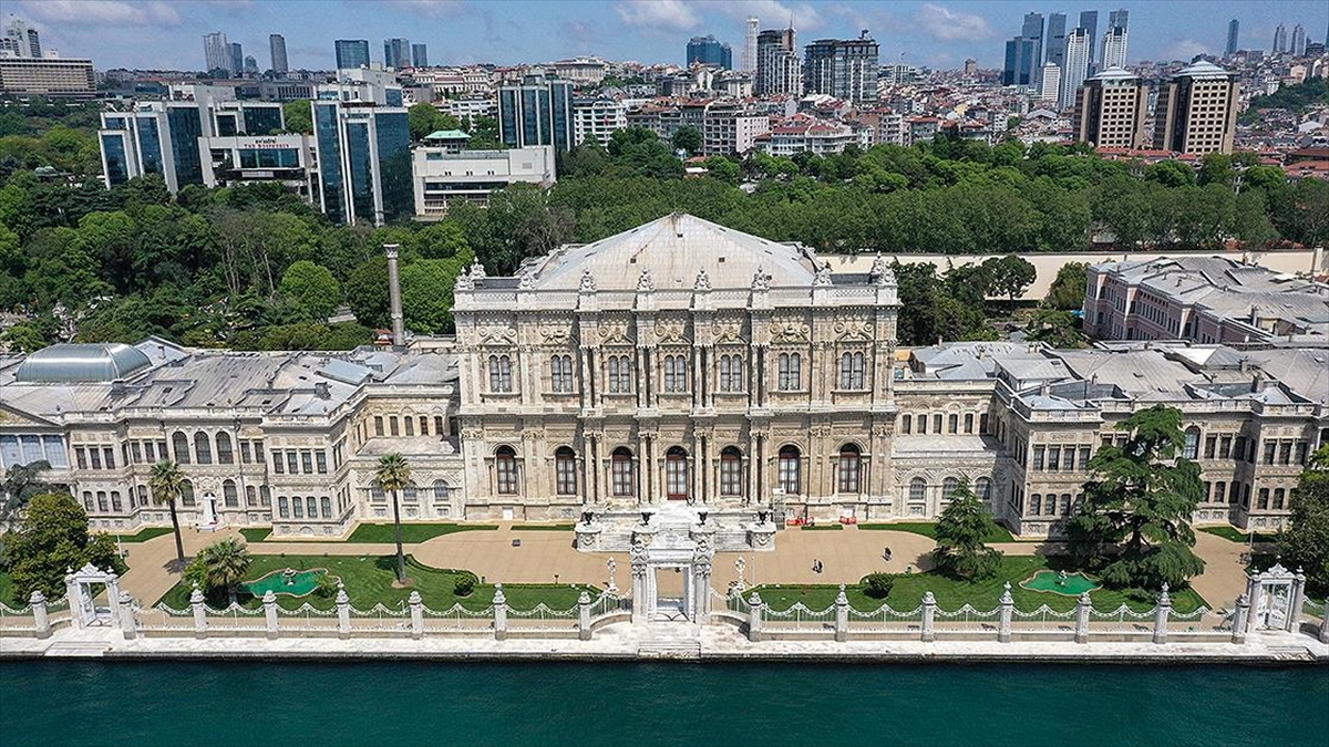 dolmabahce-sarayinin-acilisinin-uzerinden-167-yil-gecti-tnW7qIVc.jpg