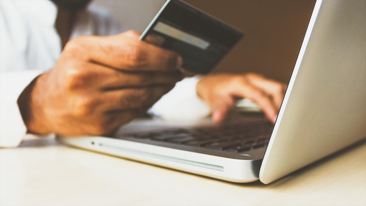 e-ticaret-firmalarina-iliskin-rekabet-sorusturmalarinda-sozlu-savunma-asamasina-gelindi-RnaUxluO.jpg