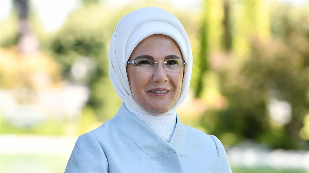 emine-erdogandan-babalar-gunu-mesaji-9HxArQlN.jpg