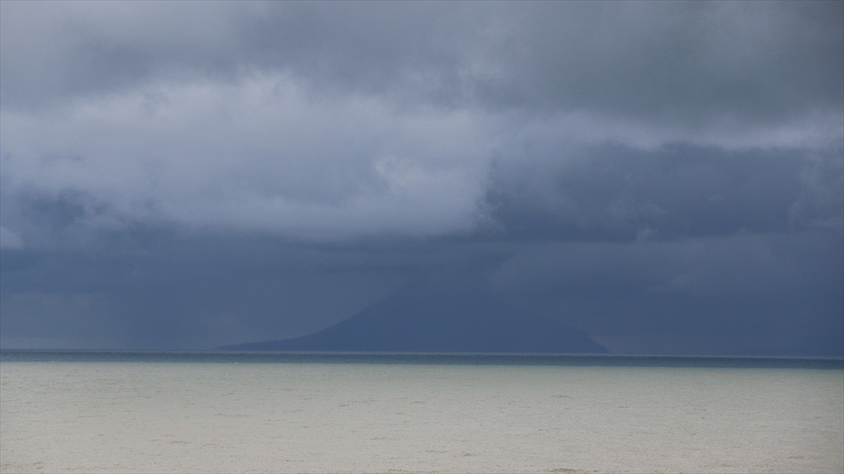 endonezyada-anak-krakatau-yanardagi-faaliyete-gecti-lYx5dPZU.jpg