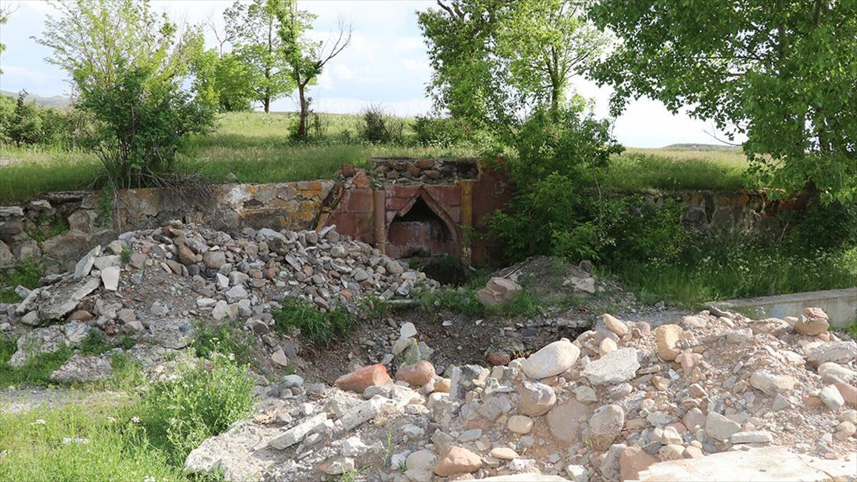 erzurumdaki-tafta-tabya-kacak-kaziyla-tahrip-edildi-7sIKcQQJ.jpg