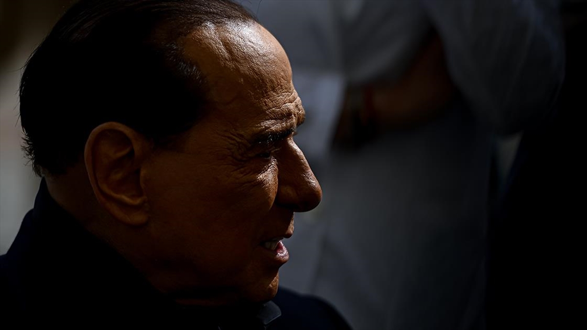 eski-italya-basbakani-silvio-berlusconi-hayatini-kaybetti-yQ58SgmK.jpg
