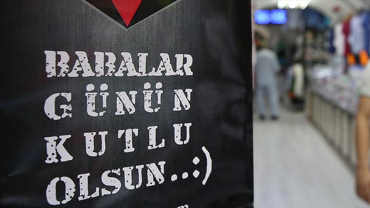 esnaf-babalar-gunu-alisverislerinden-20-milyar-liralik-ciro-bekliyor-EwkHjLSV.jpg