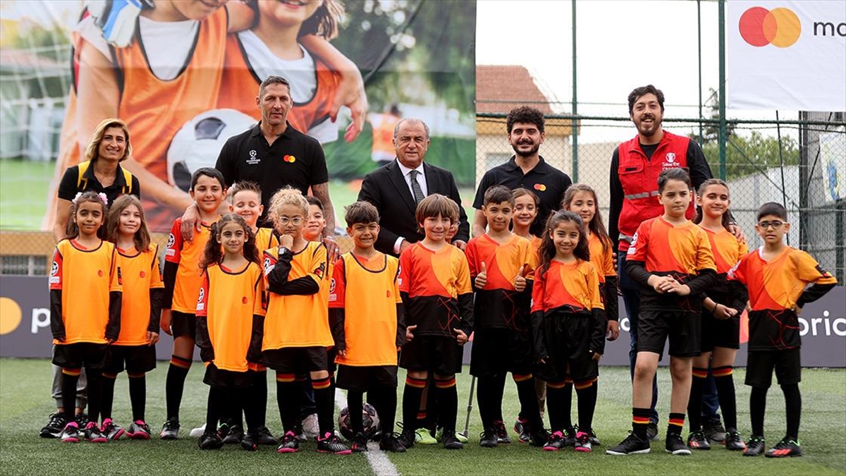 fatih-terim-ve-eski-italyan-futbolcu-marco-materazzi-depremzede-cocuklar-icin-bulustu-bRkHA3tF.jpg