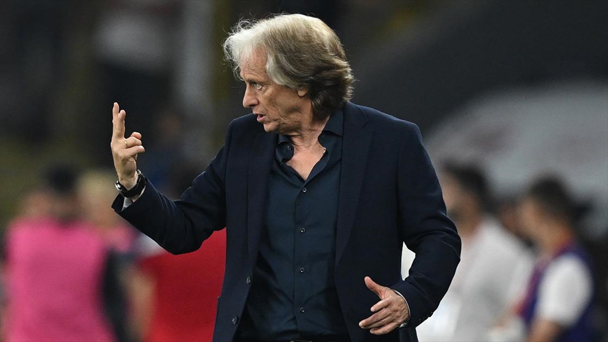 fenerbahce-teknik-direktoru-jorge-jesus-bugunden-itibaren-fenerbahcenin-teknik-direktoru-degilim-Zq6sEeOY.jpg