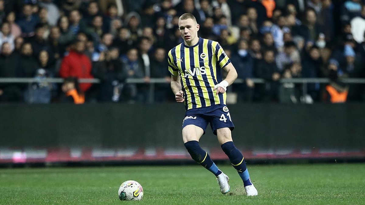 fenerbahcenin-vazgecilmezi-szalai-HPRL33iY.jpg