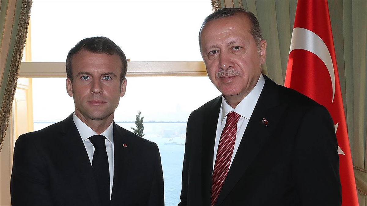 fransiz-sozcuye-gore-cumhurbaskani-erdogani-tebrik-eden-macron-iliskileri-ilerletmeyi-istiyor-rF9EOd7v.jpg